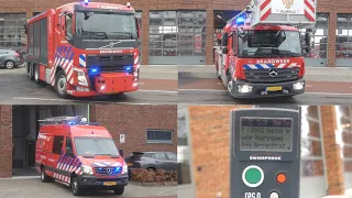 Brandweer Almelo  05-3111 05-3171 05-3151 rukken met spoed uit naar voertuig te water in Tubbergen