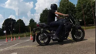 Hamowanie i ruszanie z lewej nogi motocyklem