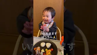 1歳5ヶ月boyのお昼ご飯の様子🥣初めてのアンパンマンふりかけに、、、🤭🤭🤭