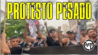 PROTESTOS NO PARQUE SÃO JORGE! Gaviões e torcida cobram mudança na gestão dentro do CORINTHIANS!