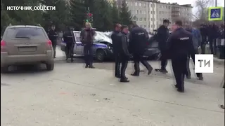 Очевидцы сняли на видео крупное ДТП с полицейским автомобилем в Бугульме