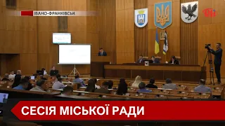 Руслан Марцінків на сесії нагородив посмертно франківських оборонців, які полягли, захищаючи Україну