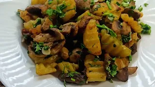 Очень вкусная картошка с грибами на сковороде/Delicious potatoes with mushrooms in a frying pan