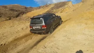 Lexus LX470 vs Песчаный карьер!