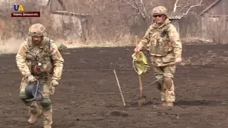 Опасные находки: Как ликвидируют боеприпасы бойцы полка "Азов"