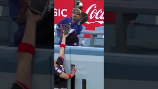 What a catch!! 😱 #dodgers #mlb #sports #baseball #losangeles #wow