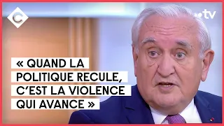 Jean-Pierre Raffarin et Bernard Sananès - C à vous - 25/04/2022