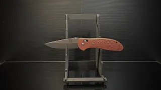 Benchmade Griptilian без насечек на рукояти