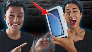 SUPRISING MY SISTER WITH A BRAND NEW IPHONE (FREAKOUT)