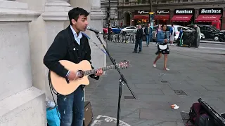 🇬🇧 [4K] July  2022, Guitar Busker Performance  Joel Questle Trafalgar Square London