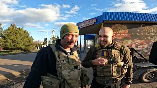 Misha din Izmail, Misha din Uzghorod și cu Misha din Brașov. Sloviansk, Donbas, Ucraina.