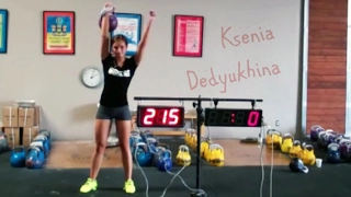 Ksenia Dedyukhina - 20 kg kettlebell snatch 215 reps in 10 minutes