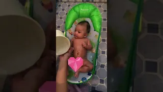 🥰 Bayi senang mandi di Sugar Baby Bather / Bathub Kasur Bayi