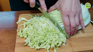 Очень вкусный салат из пекинской капусты с курицей. Сочный, свежий и быстрый в приготовлении.