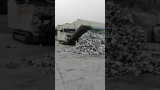 Metso shredder on engine blocks and wheels light metals
