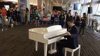 Passengers were shocked: professional pianist plays in the airport