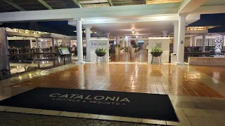 Catalonia Punta Cana Tour a noite  pelas áreas comuns