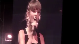 Haim & Taylor Swift live ‘Gasoline - Love Story (mashup)’  O2 London UK 21st July 2022