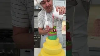 Grinch cake gets Colorful when he lifts the Cup (part 2)