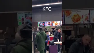 KFC  Кто первым начал драка #KFC #Драка #Москва #Бургер #Россия