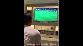 Thiago Silva acompanha pela TV a vitória do Fluzão sobre o São Paulo