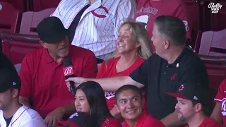 Spencer Steer's parents react to his first home run in MLB debut with Cincinnati Reds