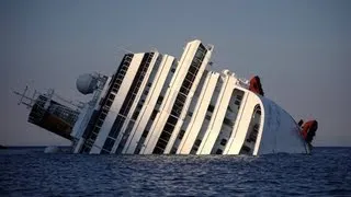 Затонувший лайнер Costa Concordia успешно подняли с мели