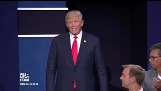 Trump, Clinton skip pre-debate handshake