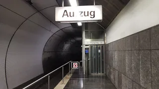 (Stecken geblieben!) 1992 Tepper Hydraulikaufzüge (mod.) im U-Bahnhof Brügmannplatz in Dortmund.