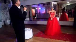 Pai canta nos 15 anos de sua filha