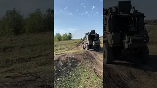 Навчальні стрільби з кулемету M2 Browning, який встановлено на M1224 MaxxPro від США