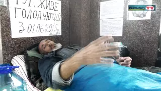 Крымский татарин месяц голодает на Майдане в Киеве
