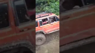 Cherokee TD27+35”tires and chains 🇨🇷🇨🇷 off-road