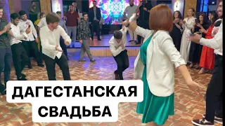 Дагестанская свадьба 2022! Произвольная свадебная лезгинка! Танцуют друзья жениха!