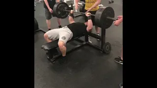 20 years old 400 + bench press , 405 pause rep and 420 fail .