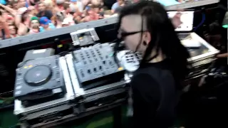 Skrillex - Hold On & Let Me Clear My Throat - Wavehouse, San Diego, CA - (2011)