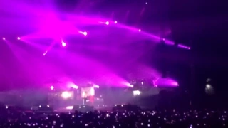 Linkin Park Live in Chile 2017 - Crawling (Version Piano)