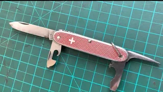 Restoration of the first pioneer Swiss Army knife victorinox