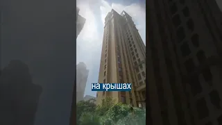 Искусственный дождь с крыш небоскребов в Китае