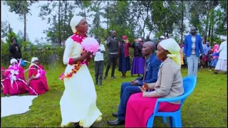 Emotional.Kongoi Sigikyuk. Beula Thanks Her Parents With Special Song At Her Prewedding