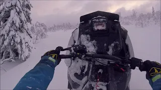 Teaching a beginner to ride a snowmobile Polaris Pro Rmk 800