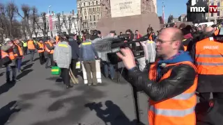 Антифашисты провели "дезинфекцию" у памятника Свободы. MIX TV