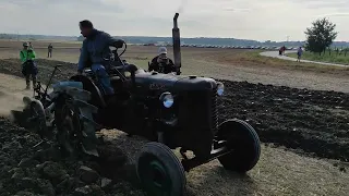 Zetor 25 N + tažený pluh Bacher