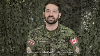 Kanādas karavīrs apgūst latviešu valodu