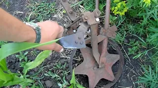 Hand cultivator with own hands