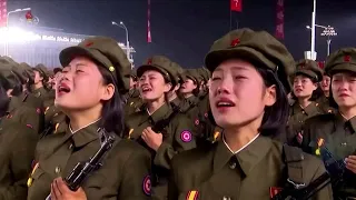 Soldaten weinen hemmungslos bei nordkoreanischer Militärparade
