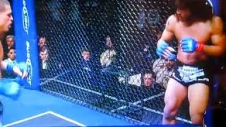 (HD) New Anthony Pettis Cage Kick Ben Henderson