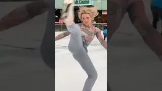 Incredible Ice skating skill 😱 #shorts #sports #viral #youtubeshorts #fyp #kick #iceskating #short