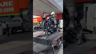 Yamaha MT07 WHEELIE FAIL - wheelie machine - funny!