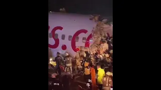 Pegasus Crash after skidding off the runway at Istanbul - Boeing 737